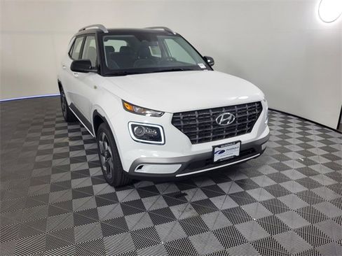 New 2025 Hyundai Venue Limited image 3