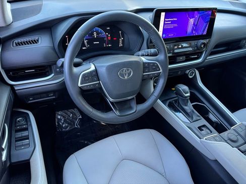 Used 2024 Toyota Grand Highlander XLE image 19