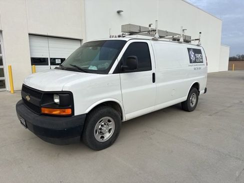 Used 2017 Chevrolet Express 2500 Work Van image 1