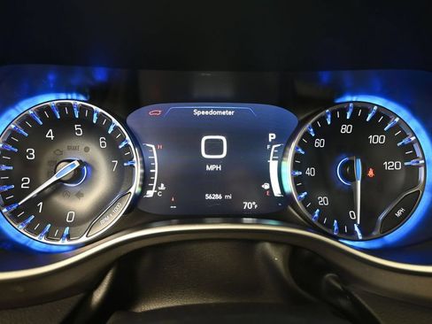 Used 2024 Chrysler Pacifica Touring-L FWD image 29