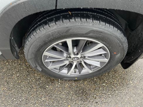 Used 2019 Toyota Highlander XLE AWD/4WD image 10