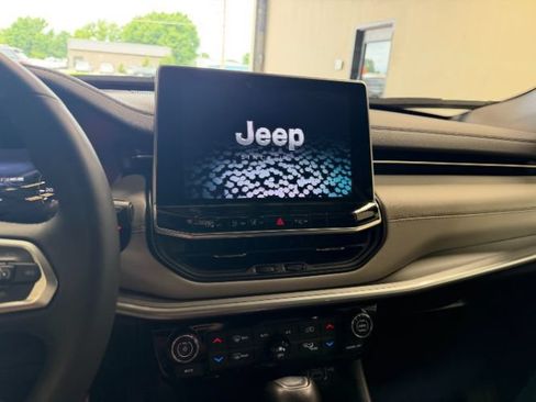 Used 2025 Jeep Compass Limited AWD/4WD image 14