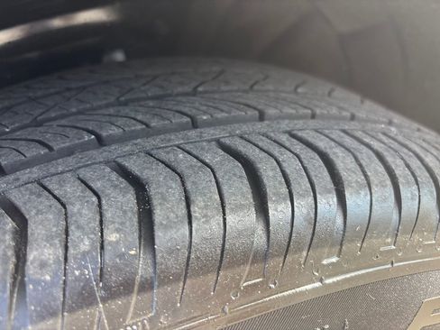 Used 2023 Buick Envision Essence image 34