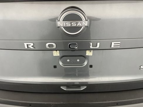 Used 2023 Nissan Rogue SV image 11