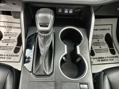 Used 2024 Toyota Highlander LE image 21