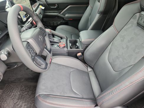 Used 2025 Toyota Tacoma TRD Pro AWD/4WD image 8