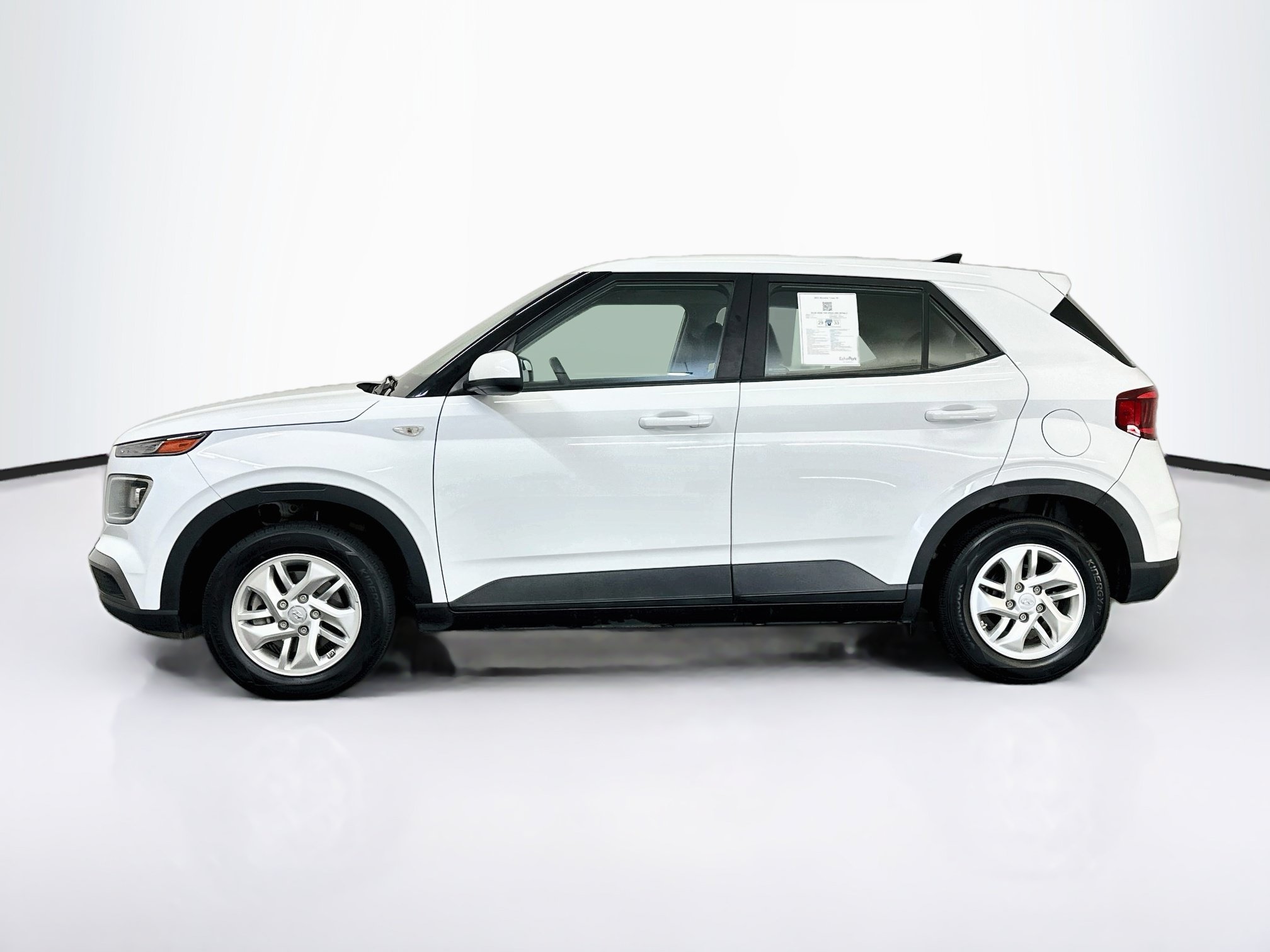 Used 2022 Hyundai Venue SE FWD image 4