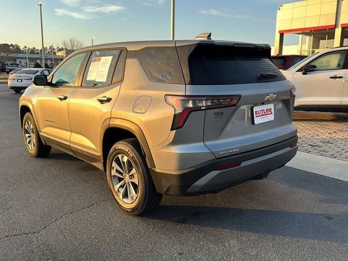 Used 2025 Chevrolet Equinox LT image 3