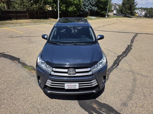 Used 2018 Toyota Highlander XLE AWD/4WD image 12