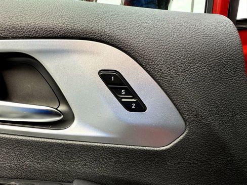 New 2026 Chrysler Pacifica Limited w/ Uconnect Theater Family Group image 15