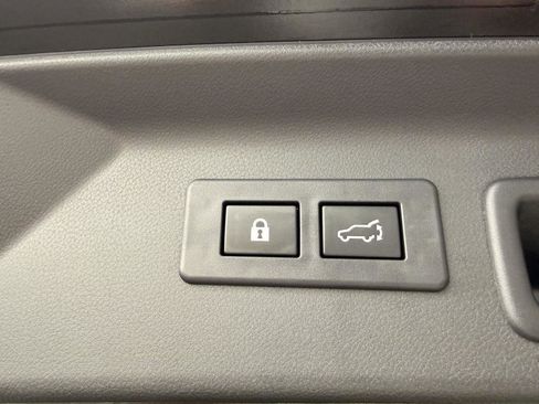 Used 2025 Subaru Forester Sport image 37