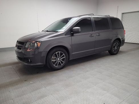 Used 2019 Dodge Grand Caravan GT FWD image 2