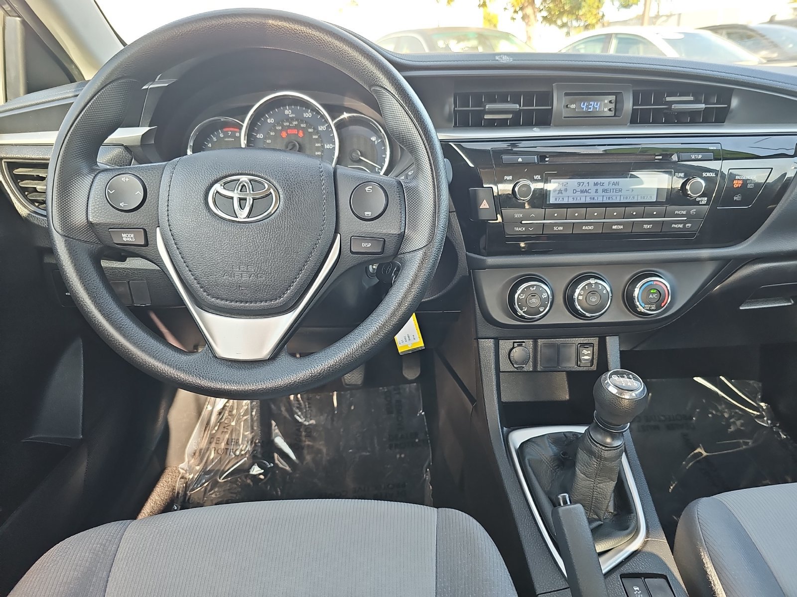 Used 2015 Toyota Corolla L FWD image 15