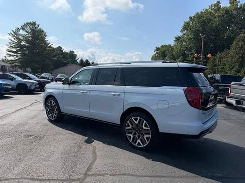 Used 2025 Ford Expedition Max Platinum w/ Platinum Ultimate Package AWD/4WD image 16