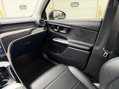 Used 2025 Mercedes-Benz GLC 350e 4MATIC image 19