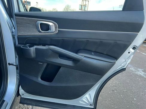 Used 2022 Kia Sorento SX Prestige image 18