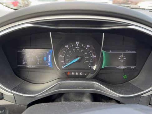 Used 2016 Ford Fusion SE image 12