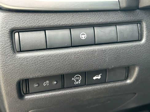 Used 2025 Nissan Rogue SV FWD image 22