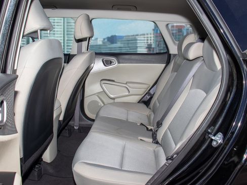 Used 2023 Kia Soul LX image 16