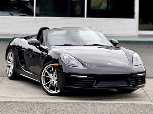 Used 2017 Porsche 718 Boxster image 4