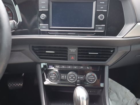 Used 2021 Volkswagen Jetta R-Line w/ R-Line Cold Weather Package FWD image 10