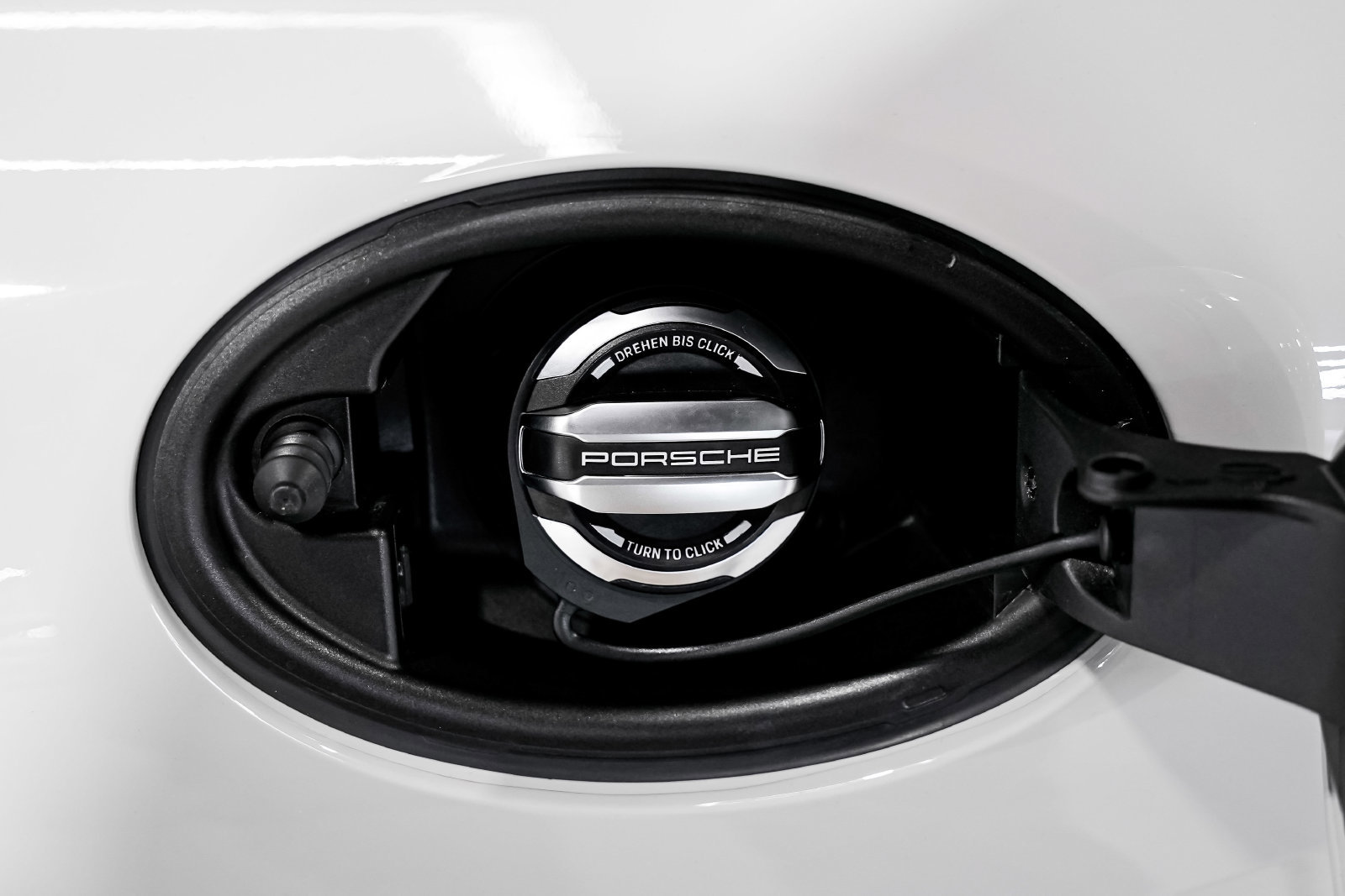 Used 2022 Porsche 718 Boxster Spyder RWD image 37