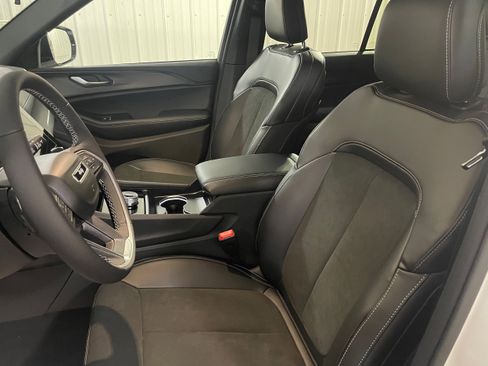 New 2025 Jeep Grand Cherokee Altitude image 12