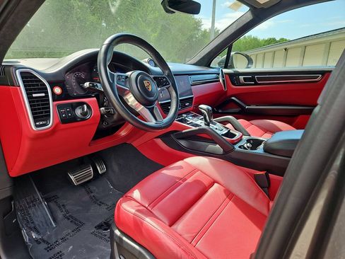 Certified 2023 Porsche Cayenne GTS AWD/4WD image 4