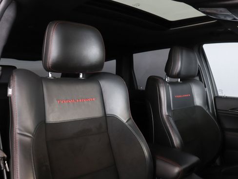 Used 2021 Jeep Grand Cherokee Trailhawk image 13