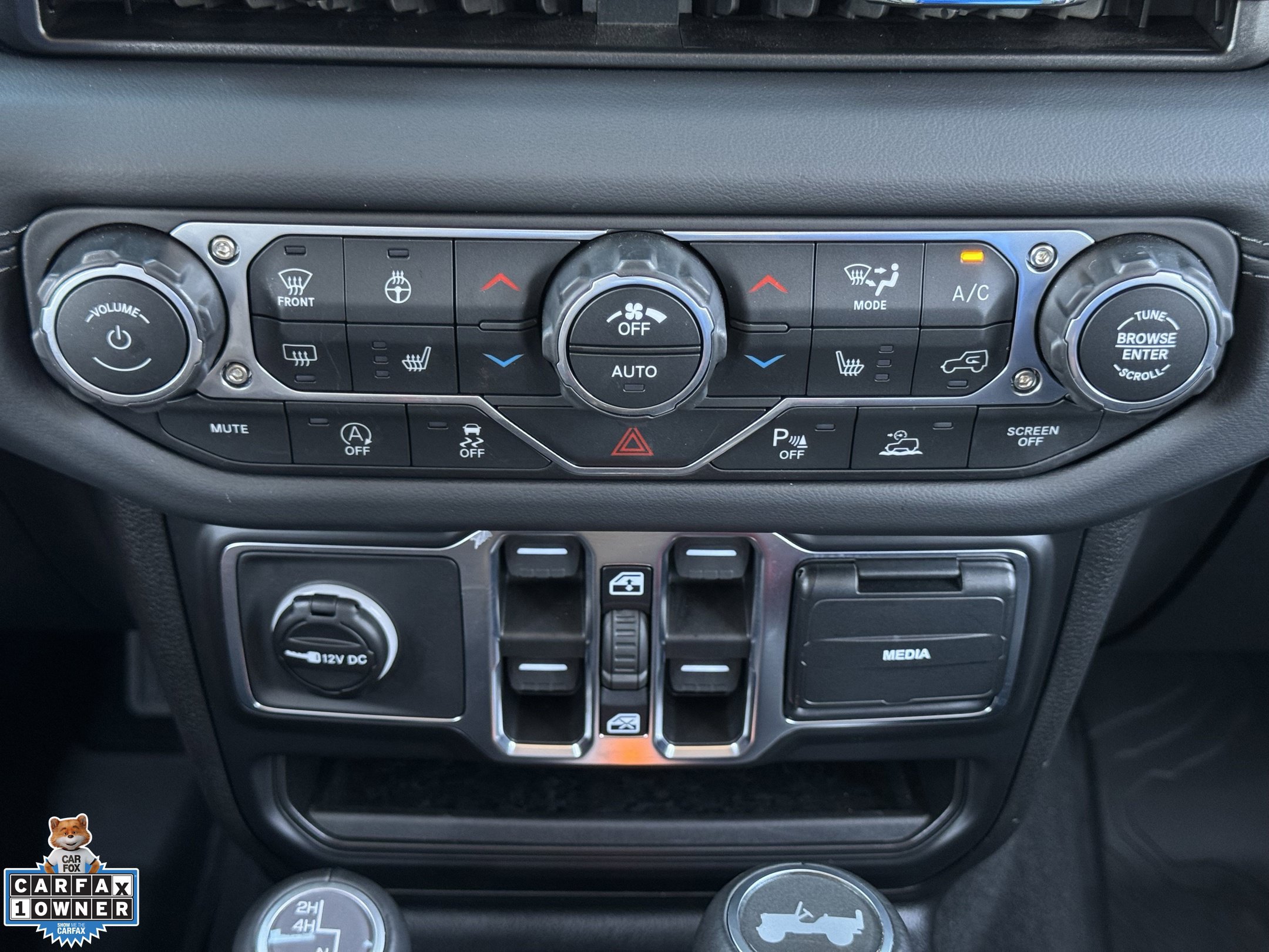 Used 2026 Jeep Wrangler Unlimited Sahara AWD/4WD image 21