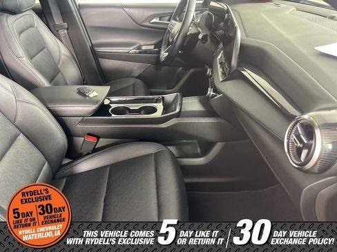 Certified 2025 Chevrolet Equinox LT w/ Convenience Package II AWD/4WD image 16
