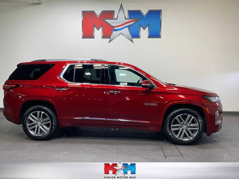 Used 2023 Chevrolet Traverse High Country image 1