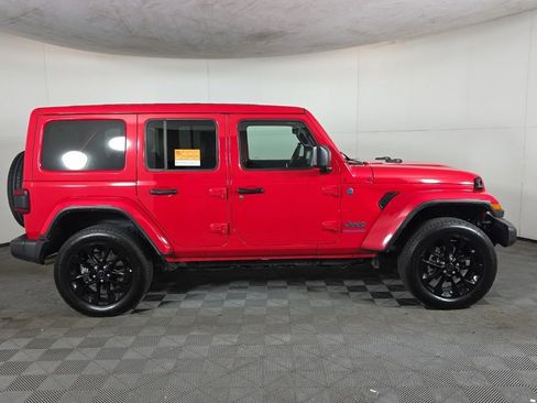 Used 2025 Jeep Wrangler Unlimited Sahara w/ Safety Group AWD/4WD image 4