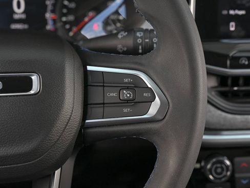 Used 2022 Jeep Compass Latitude image 18