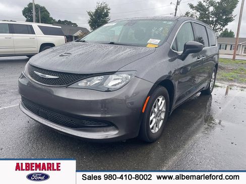 Used 2023 Chrysler Voyager LX FWD image 1