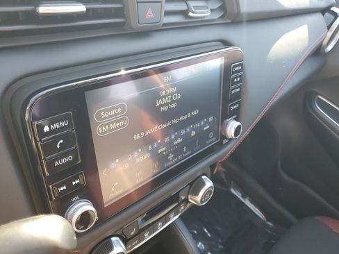 New 2025 Nissan Versa SR w/ Trunk Package FWD image 26