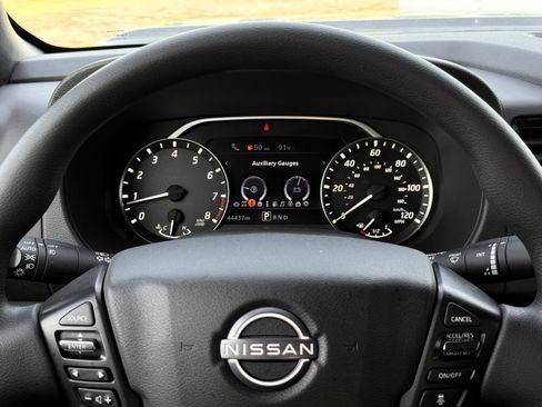 Used 2023 Nissan Frontier SV w/ Midnight Edition Package RWD image 36