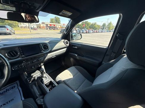 Used 2023 Toyota Tacoma TRD Off-Road w/ Black Out Package (TMS) AWD/4WD image 13