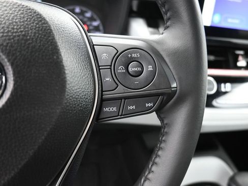 Used 2025 Toyota Corolla SE image 28