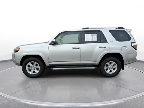 Used 2022 Toyota 4Runner SR5 Premium w/ Moonroof Package RWD image 5