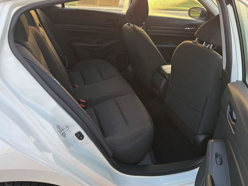 Used 2025 Nissan Altima 2.5 SV FWD image 12
