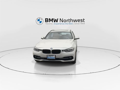 Used 2019 BMW 330i xDrive Wagon w/ Premium Package AWD/4WD image 8