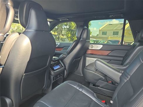Used 2023 Lincoln Navigator Reserve RWD image 13