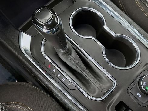 Used 2018 Chevrolet Traverse LT image 18