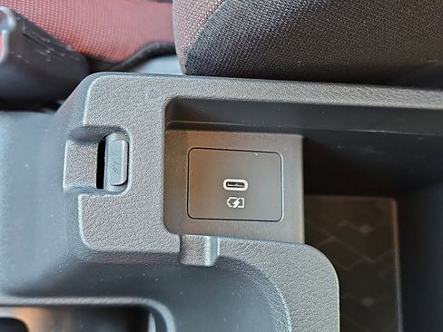 New 2025 Nissan Versa SR w/ Trunk Package image 16