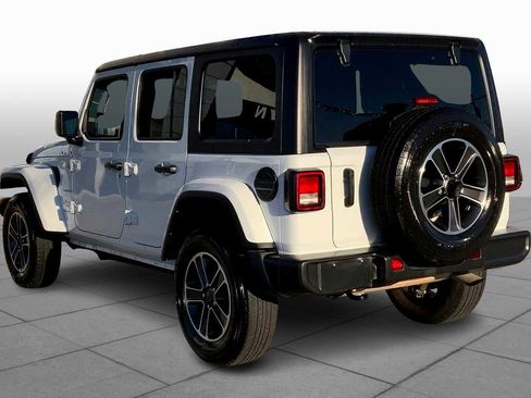 Used 2023 Jeep Wrangler Sahara image 11
