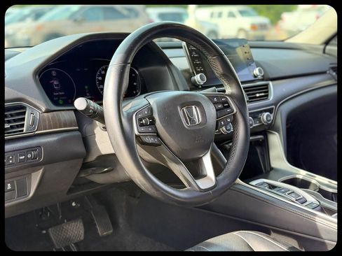 Used 2018 Honda Accord Touring image 23