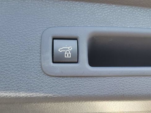 Used 2025 Toyota Sienna XLE w/ XLE Plus Package AWD/4WD image 9