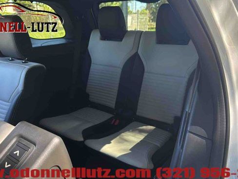 Used 2024 Land Rover Discovery Dynamic SE AWD/4WD image 12
