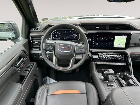Used 2025 GMC Sierra 1500 AT4 w/ AT4 Premium Package AWD/4WD image 4